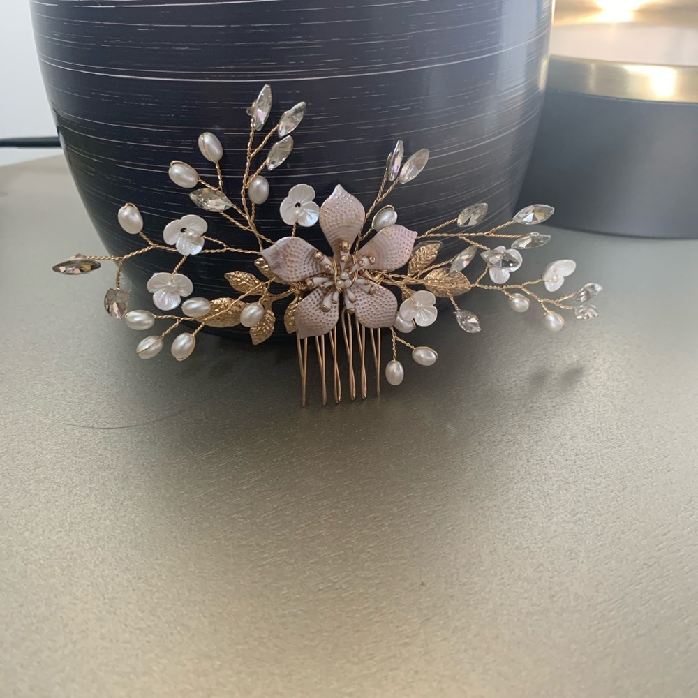 Gold & antique gold Flower Bridal comb - Picture 1 of 6